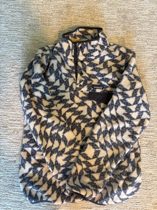 Patagonia Other - Patagonia White & Blue Geometric Fleece Pullover